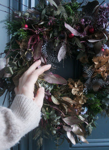 How to dismantle your Christmas wreath